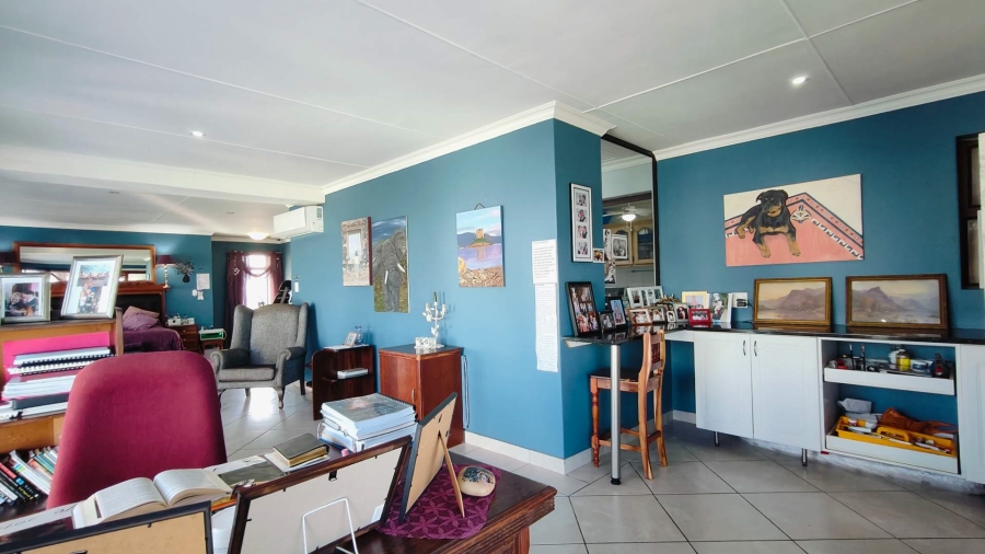 7 Bedroom Property for Sale in Bayview Western Cape